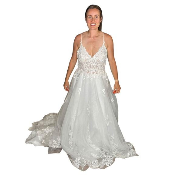 IVORY WILLOW COUTURE Full Tulle Embroidered Beaded Glitter Gown Wedding Dress - Picture 1 of 16